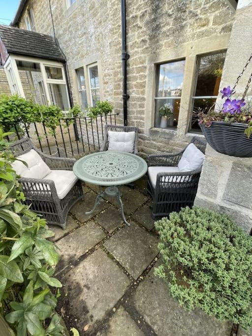 Hebe Cottage - Idyllic And Homely With Attention To Detail Atworth Extérieur photo