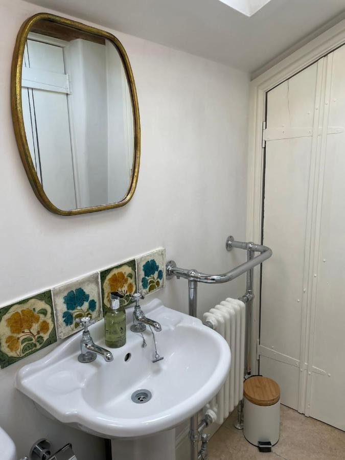 Hebe Cottage - Idyllic And Homely With Attention To Detail Atworth Extérieur photo
