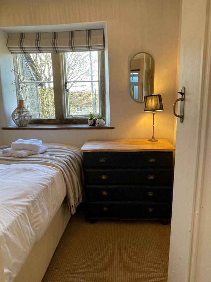 Hebe Cottage - Idyllic And Homely With Attention To Detail Atworth Extérieur photo
