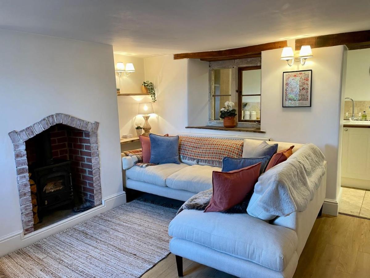 Hebe Cottage - Idyllic And Homely With Attention To Detail Atworth Extérieur photo