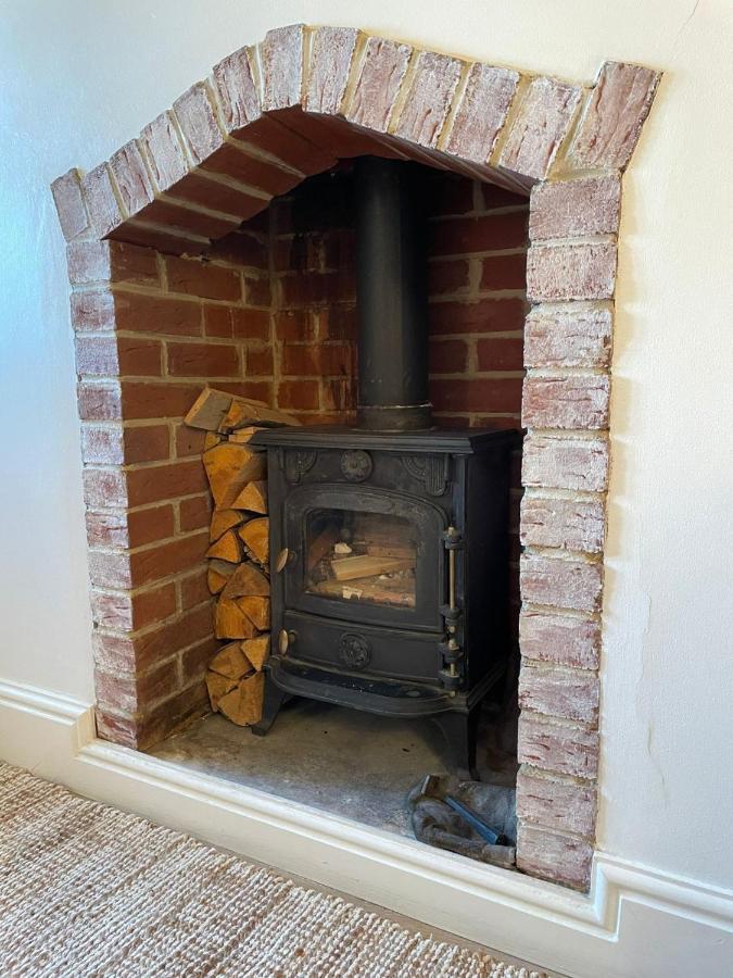 Hebe Cottage - Idyllic And Homely With Attention To Detail Atworth Extérieur photo