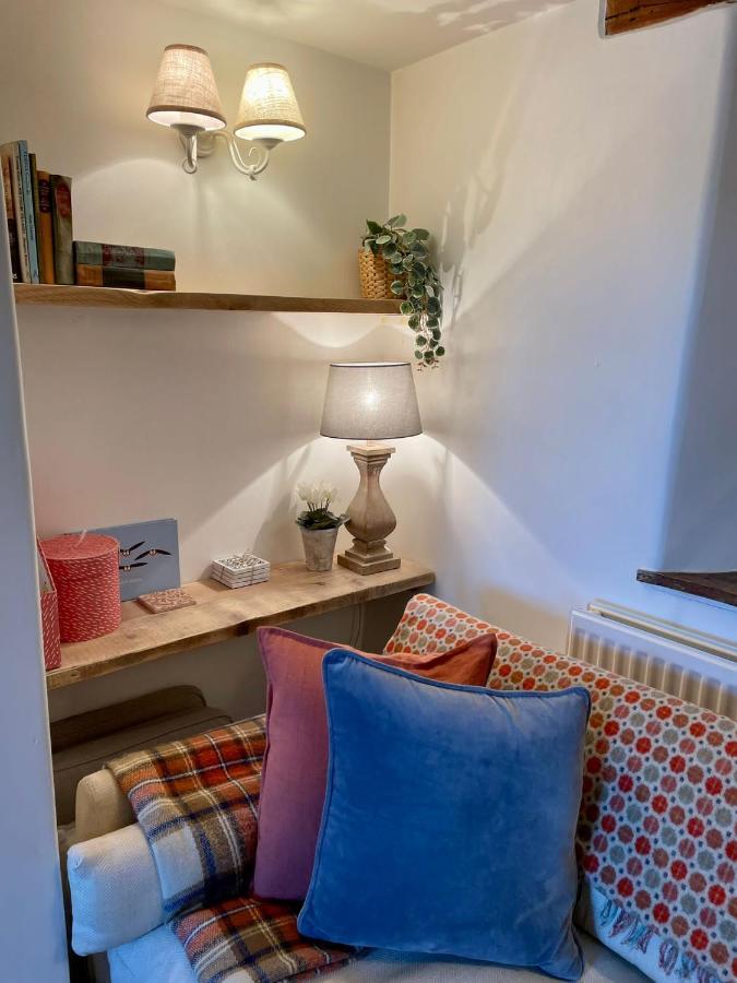 Hebe Cottage - Idyllic And Homely With Attention To Detail Atworth Extérieur photo