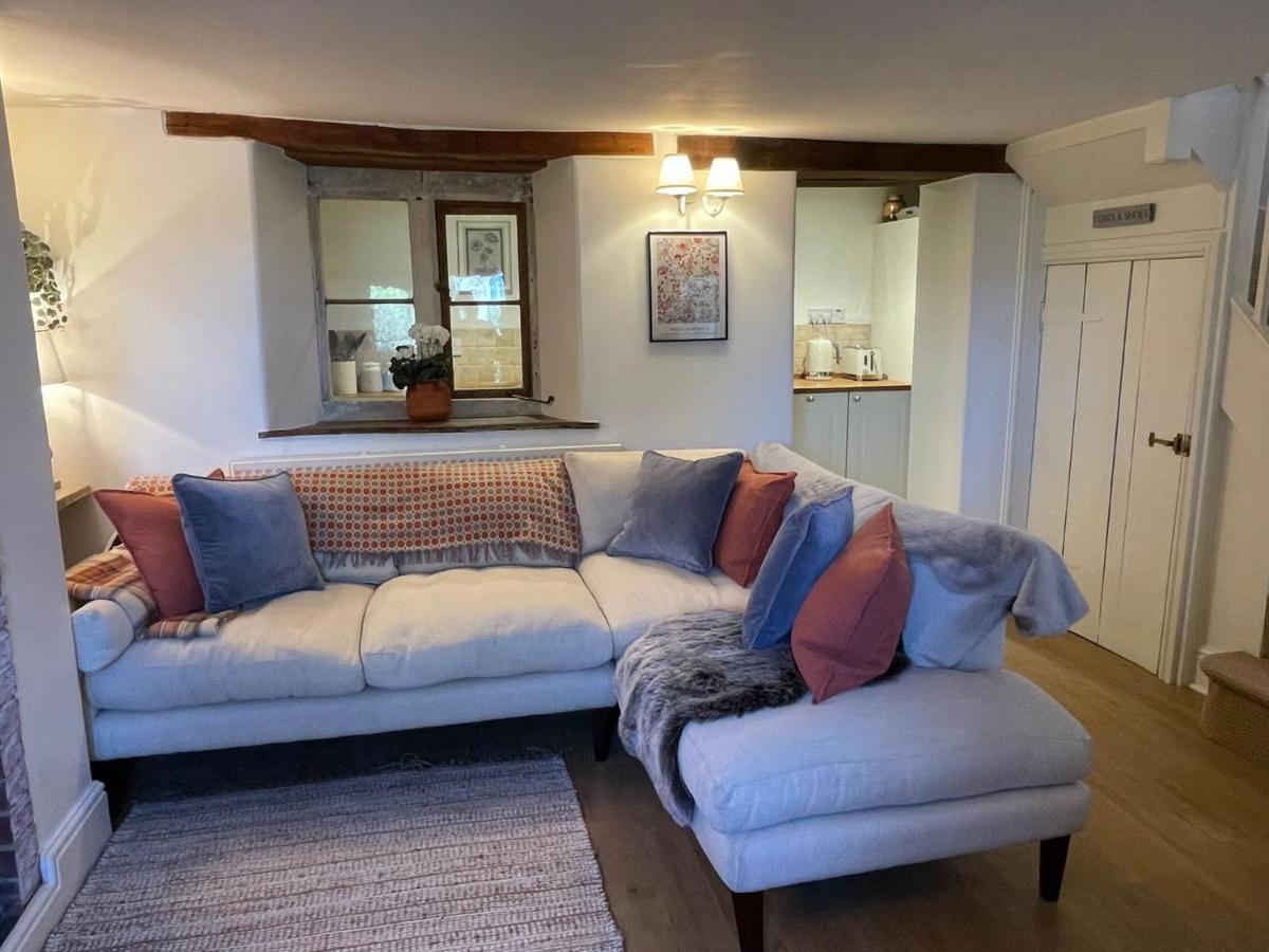 Hebe Cottage - Idyllic And Homely With Attention To Detail Atworth Extérieur photo